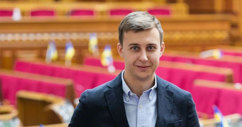 Як пластун Роман Лозинський став народним депутатом і старшим матросом ЗСУ