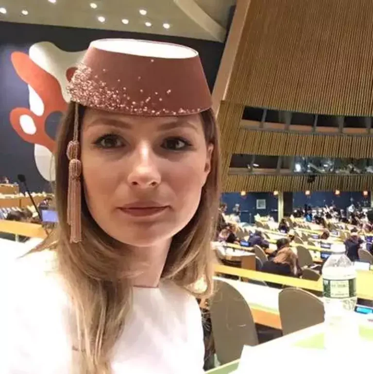 Еміне Джапарова - від кримськотатарського коріння до дипломатичних вершин