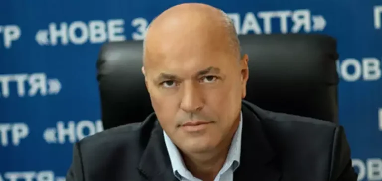 Ратушняк Сергій: Біографія від меблевого цеху до мерського крісла