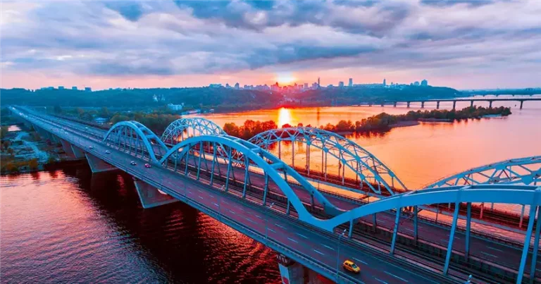 Скільки мостів через Дніпро в Києві: повний гід 2026