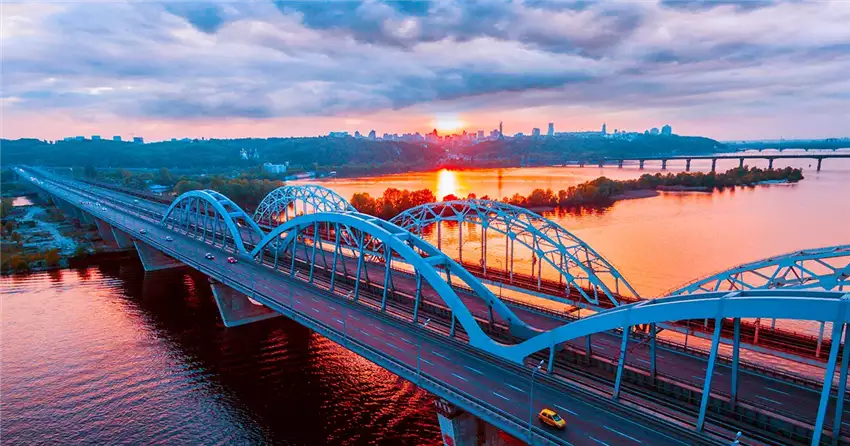 Скільки мостів через Дніпро в Києві: повний гід 2026