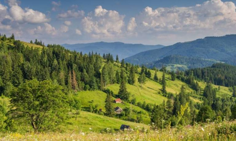 Куди поїхати на вихідні 20+ ідей для подорожі Україною