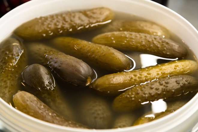 Чому квашені огірки розлазяться – вичерпний гайд без води
