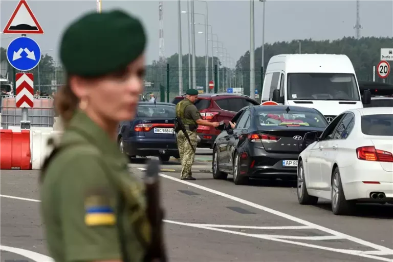 Виїзд за кордон для заброньованих військовозобов'язаних у 2026 році